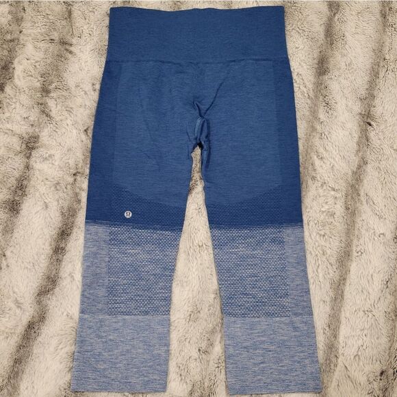 Lululemon Seamlessly Street Crop Leggings, size 4 - Picture 2 of 9